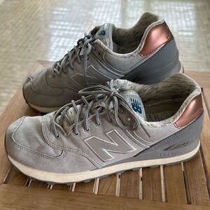 New Balance 574 Women’s sneakers. Heather grey/white/rose gold. US Size 9.